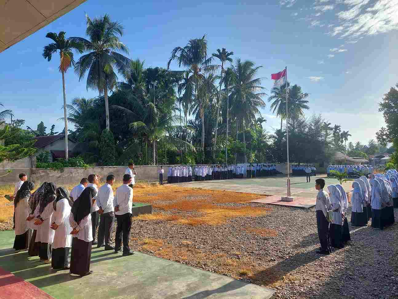 Awal Masuk Madrasah, MTsN 2 Aceh Selatan Selenggarakan Upacara Bendera dan Matsama