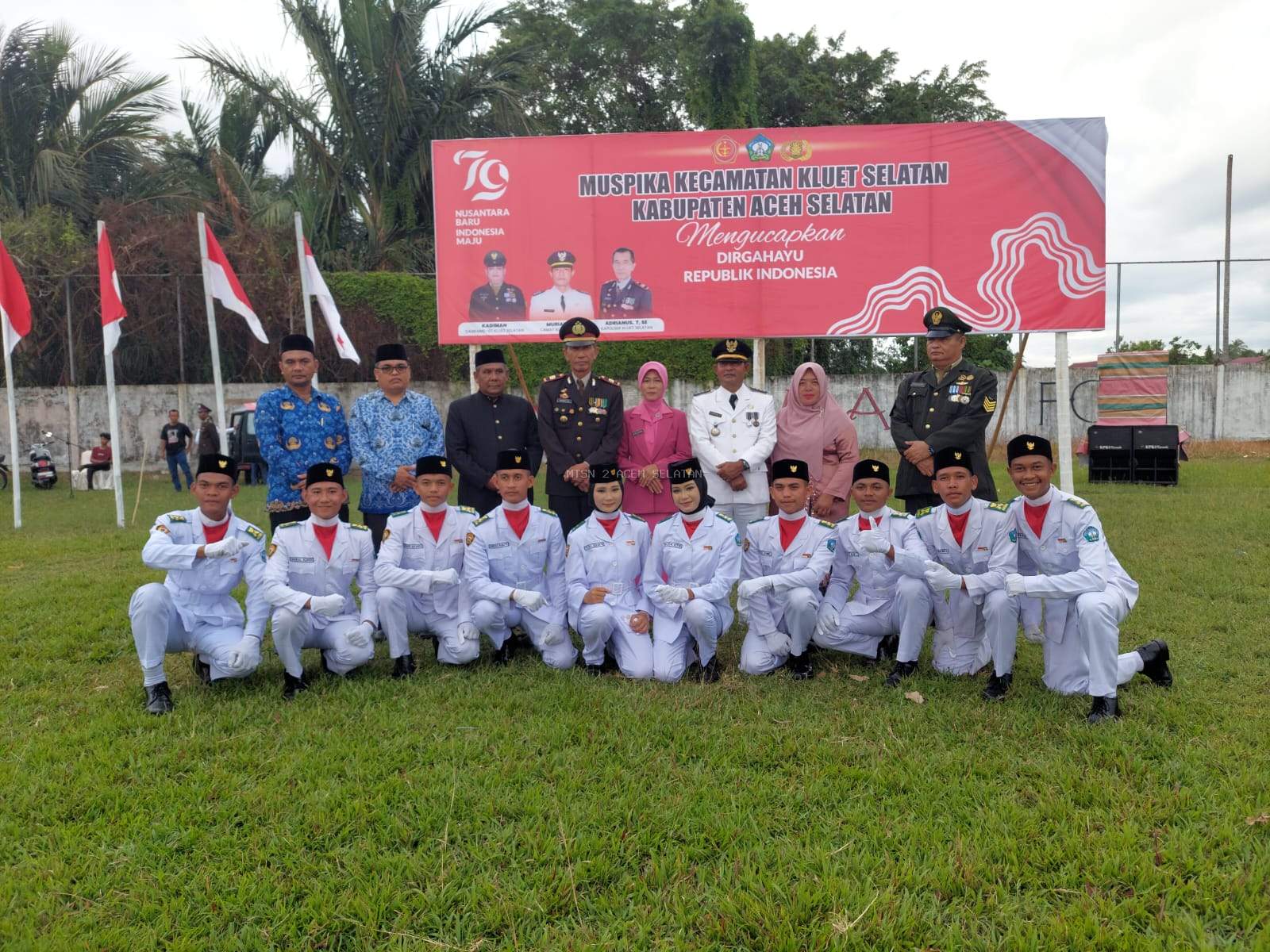 Upacara Penurunan Bendera HUT RI ke-79 Kecamatan Kluet Selatan Berjalan Lancar