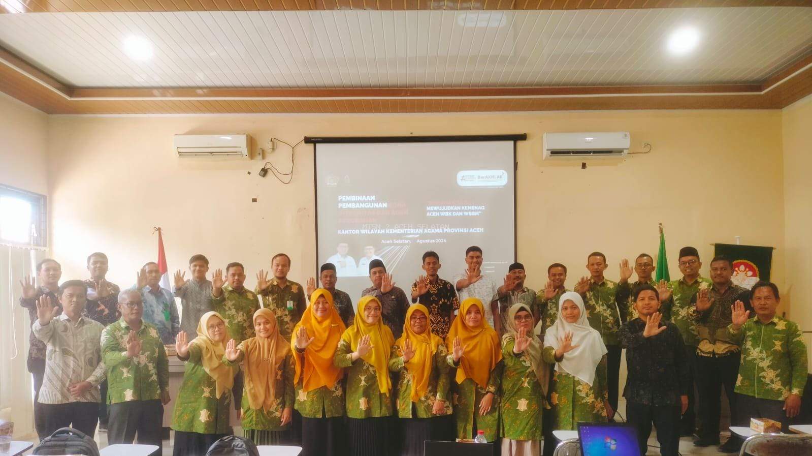 MTsN 2 Aceh Selatan Mengikuti Monitoring dan Evaluasi Pembangunan ZI dan Pembinaan Agen Perubahan dari Kanwil Kementerian Agama Provinsi Aceh