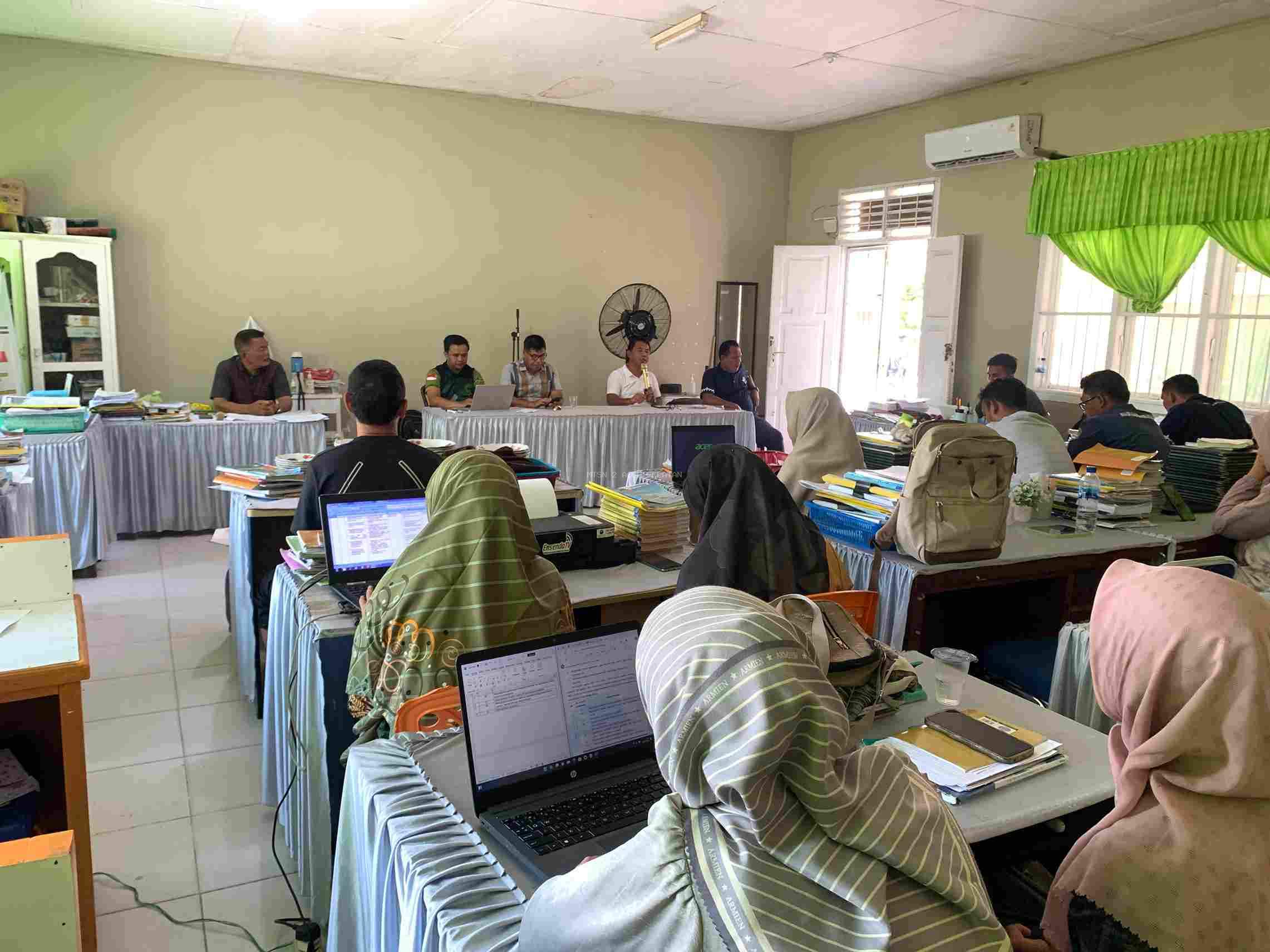 Kepala Madrasah Evaluasi Capaian Evidence ZI Triwulan 3 Tahun 2024