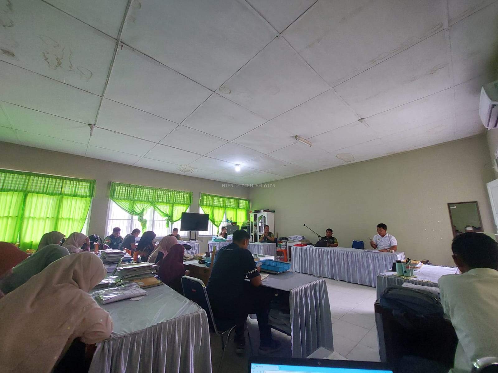 Kepala Madrasah Pimpin Rapat Persiapan Asesmen Sumatif Akhir Semester Ganjil Tahun Ajaran 2024/2025