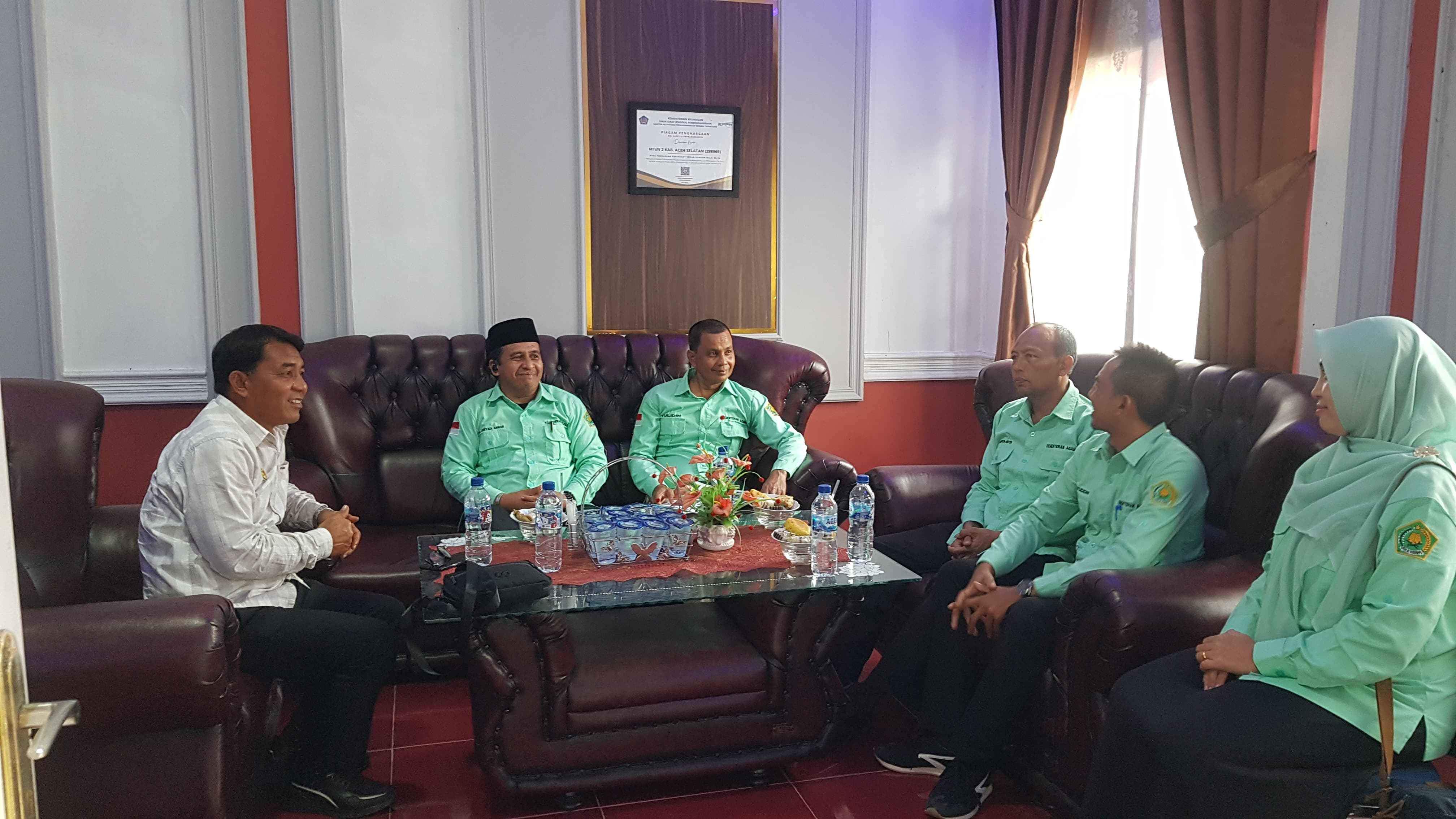 Kasubag Tata Usaha Kemenag Aceh Selatan Pimpin Monitoring dan Evaluasi Dana BOS di MTsN 2 Aceh Selatan