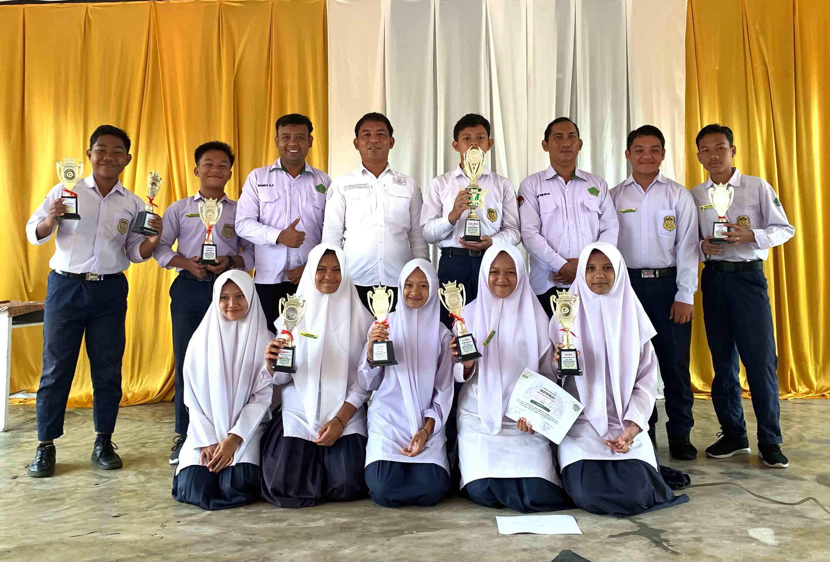 Kepala MTsN 2 Aceh Selatan Beri Apresiasi Siswa Berprestasi di Ajang CAS dan OSSI