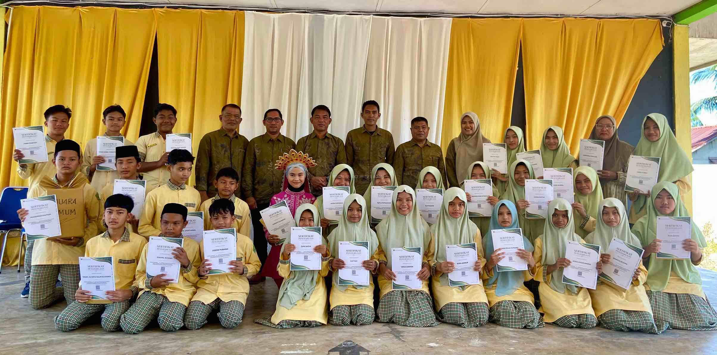 MTsN 2 Aceh Selatan Umumkan 10 Nilai Terbaik Tiap Tingkatan