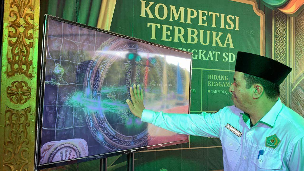  Prosesi Hand Scanning sebagai simbul Resmi Pembukaan EMSENDA MEUSEURAYA 