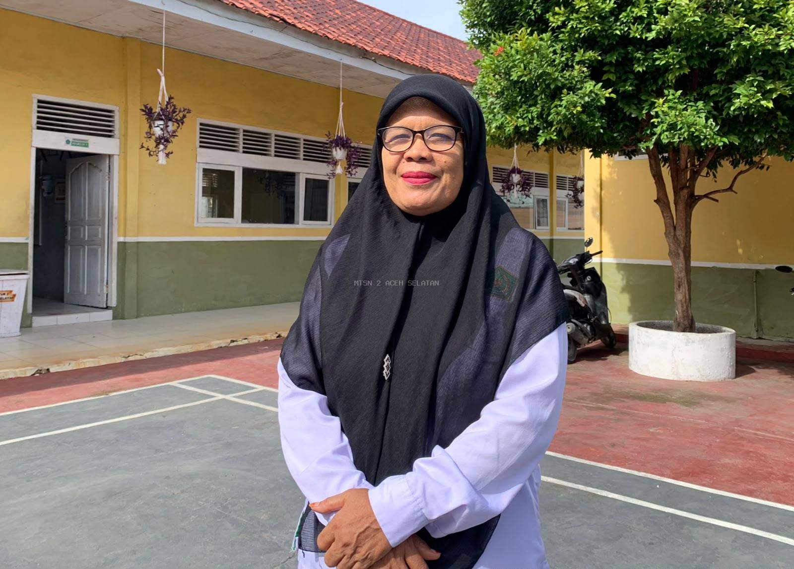 SEKOLAH SEBAGAI TEMPAT UNTUK MENUNTUT ILMU